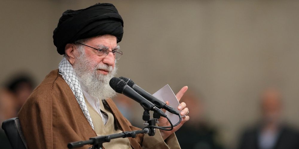 رهبر انقلاب: ملّت ایران به ارتش و سپاه خود مباهات می‌کند