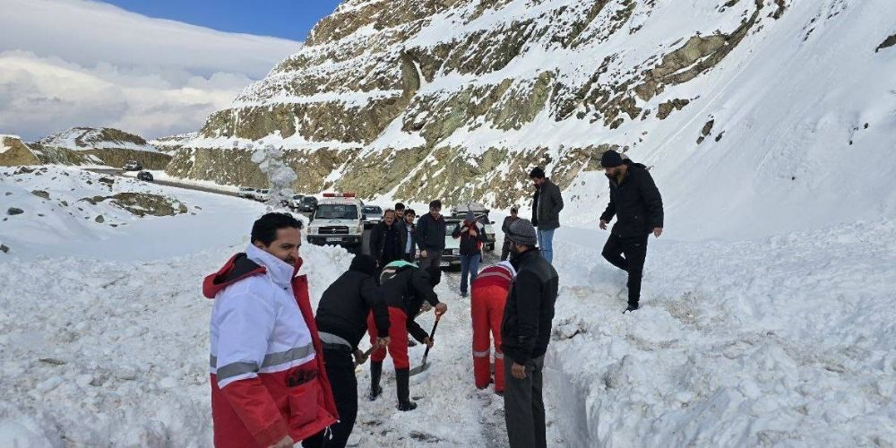 امدادرسانی به ۳۰۵ نفر گرفتار در برف محورهای قزوین