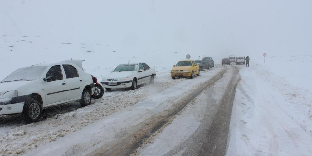احتمال بارش برف و یخبندان در جاده‌های قزوین