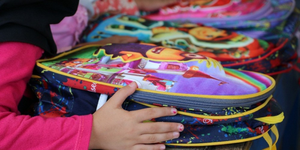 اهدای 400 بسته لوازم التحریر به دانش‌آموزان تاکستانی