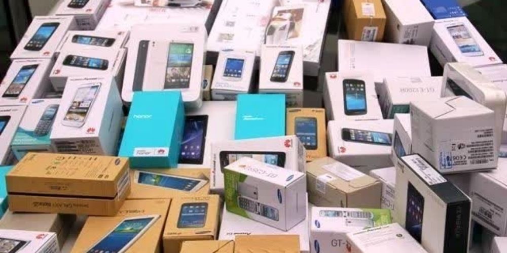 مجازات عرضه‌کننده گوشی و تبلت قاچاق در قزوین
