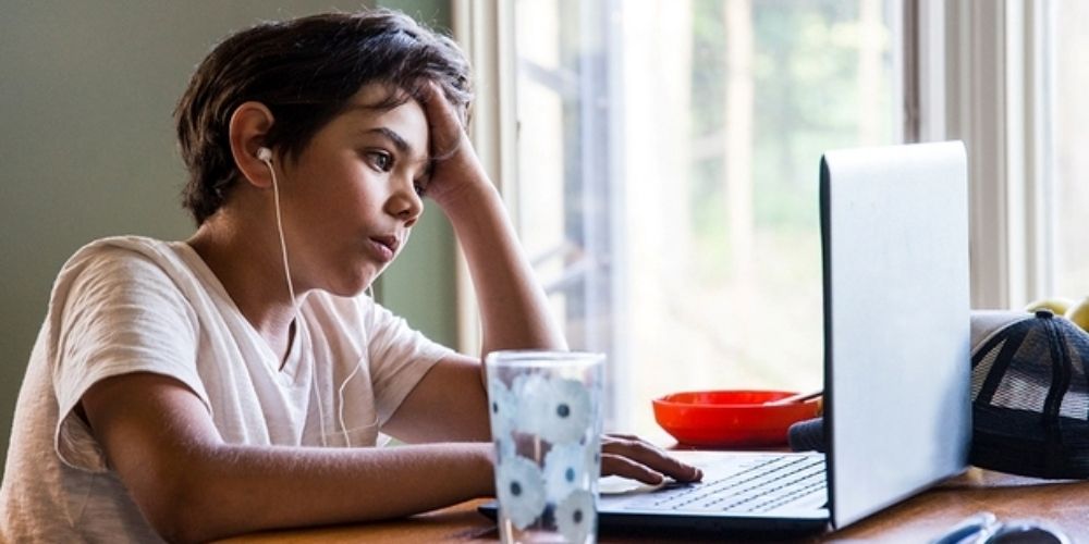 چالش عصر دیجیتال؛ کمرنگ شدن تنهایی و تأمل در زندگی فردی